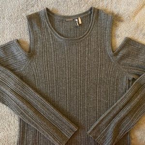 Elie Tahari cashmere/wool ‘cold shoulder’ sweater.